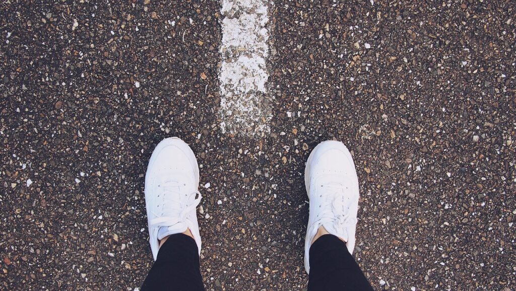 shoes, sneakers, fashion-2617486.jpg